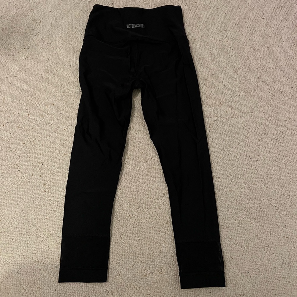 Victoria’s Secret NW/outT Crop Leggings
